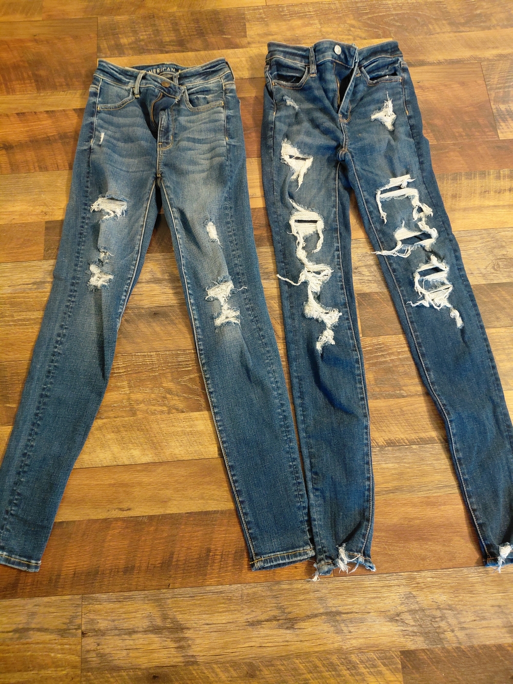 2 pair womans  American eagle super stretch skinny jeans